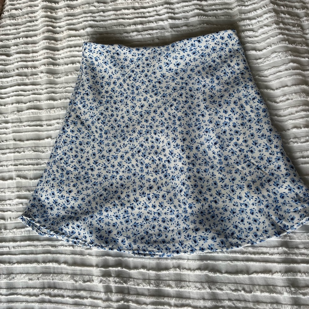 H&M Blue and White Floral Skirt